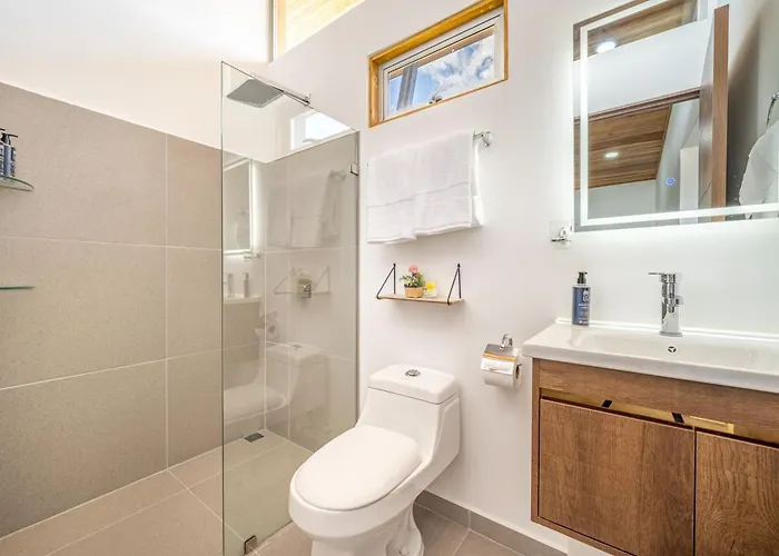 Chic 'alpinias' W/ Pool Access, Near