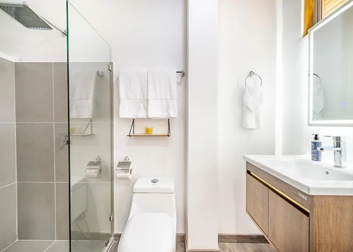 Chic 'alpinias' W/ Pool Access, Near Apartment