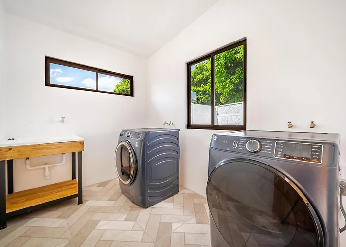 Chic 'alpinias' W/ Pool Access, Near *