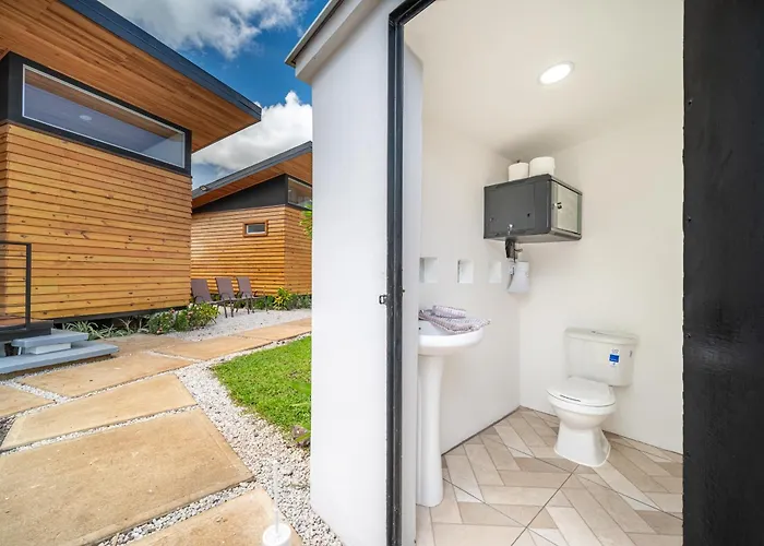 Chic 'alpinias' W/ Pool Access, Near Apartment *